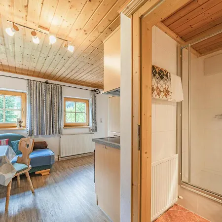 Weberhof 1 *